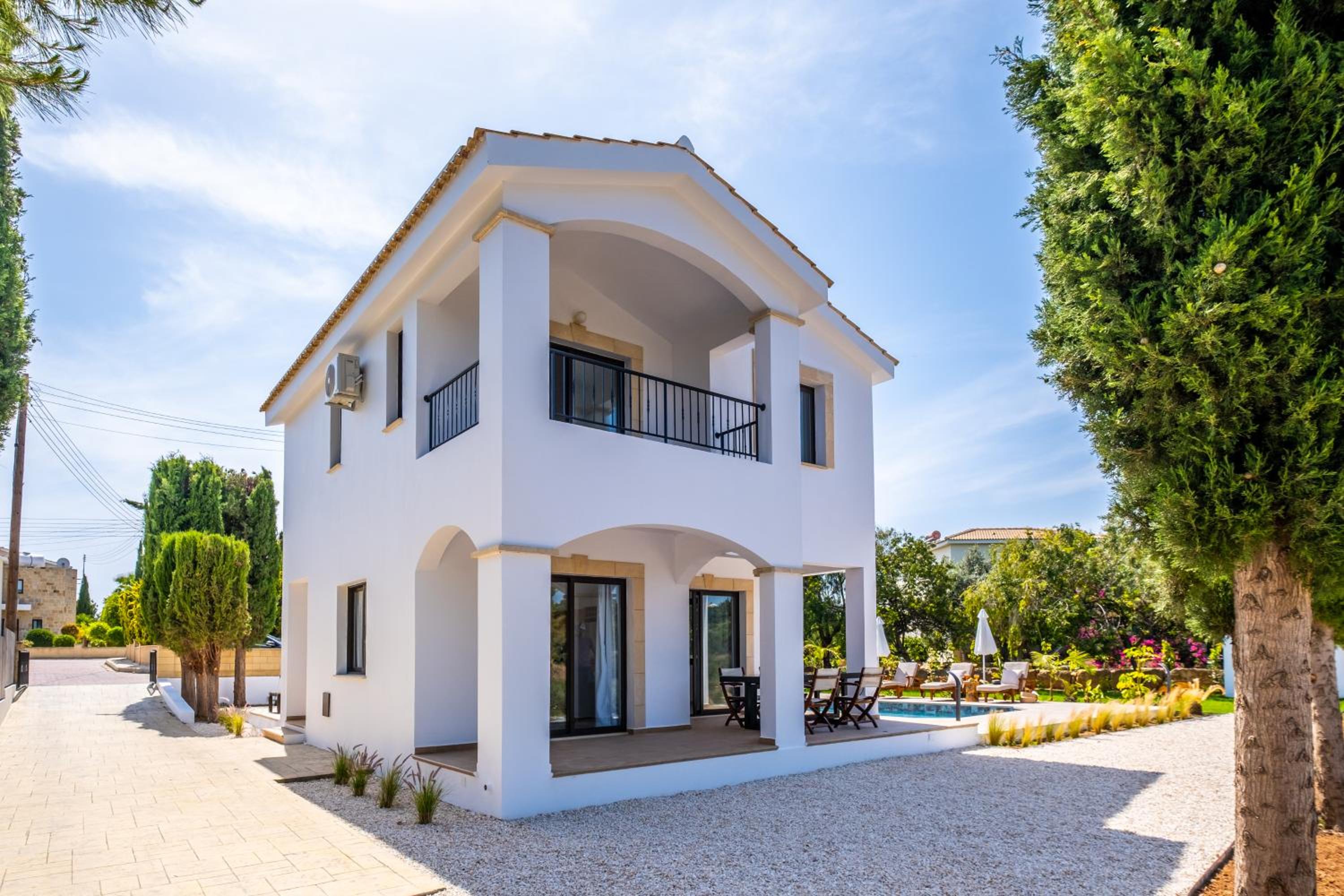 Sunny Paradise Luxury Villa & Hot Tub