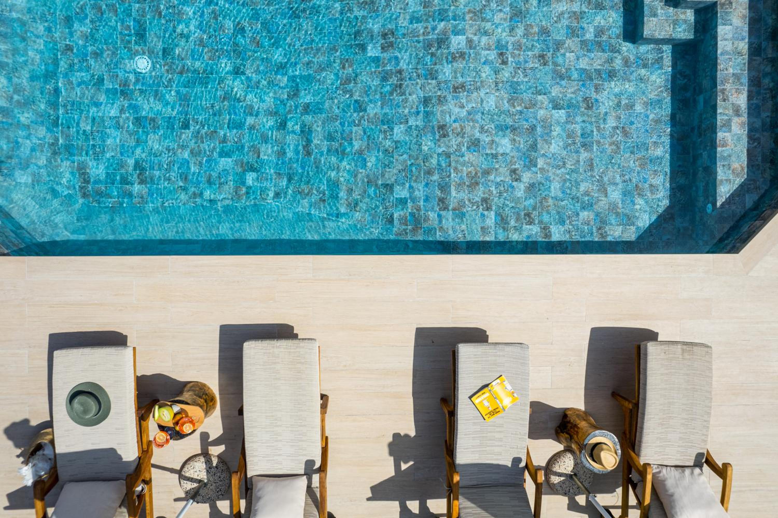 Sunny Paradise Luxury Villa & Hot Tub