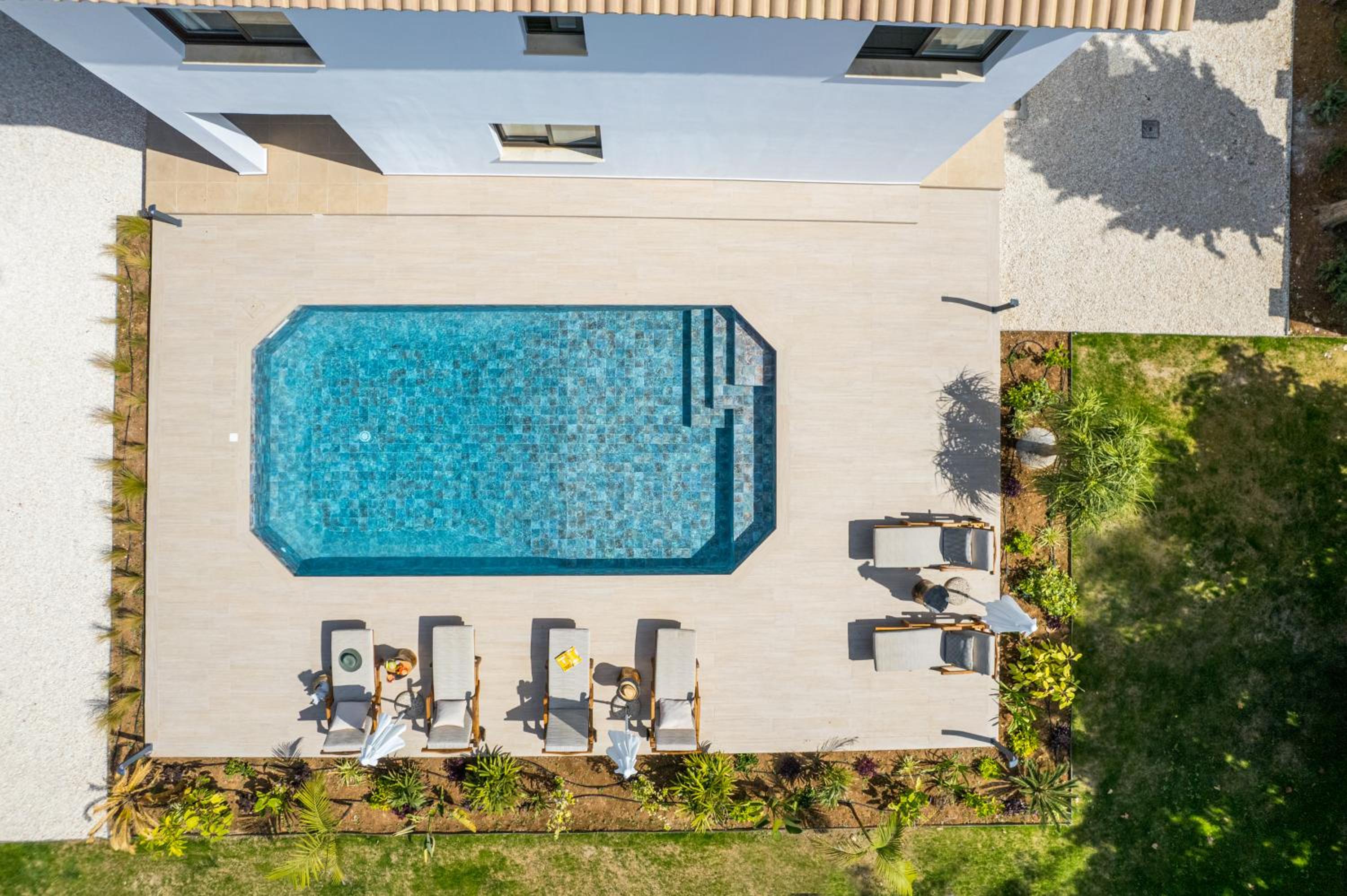 Sunny Paradise Luxury Villa & Hot Tub