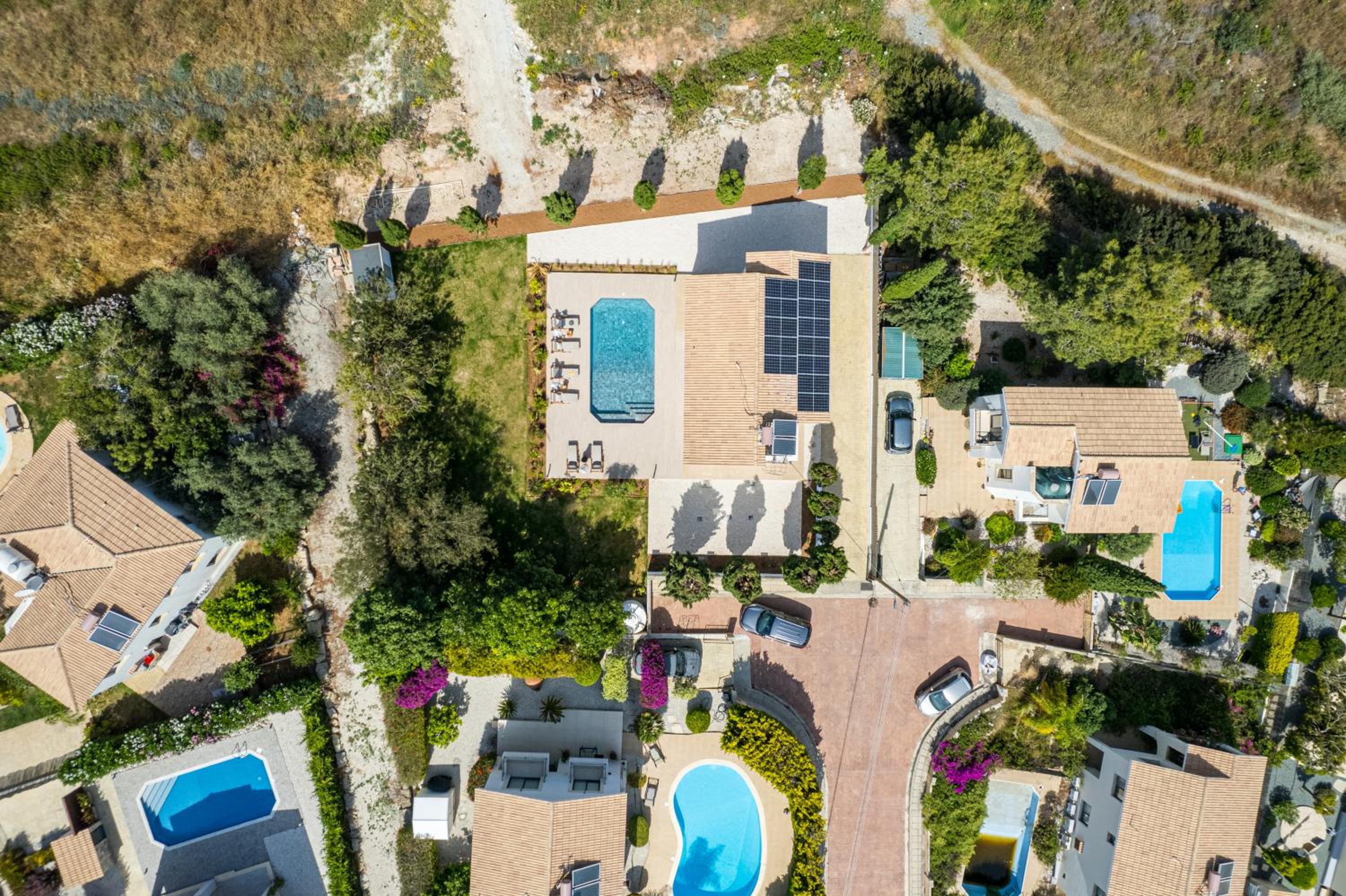 Sunny Paradise Luxury Villa & Hot Tub