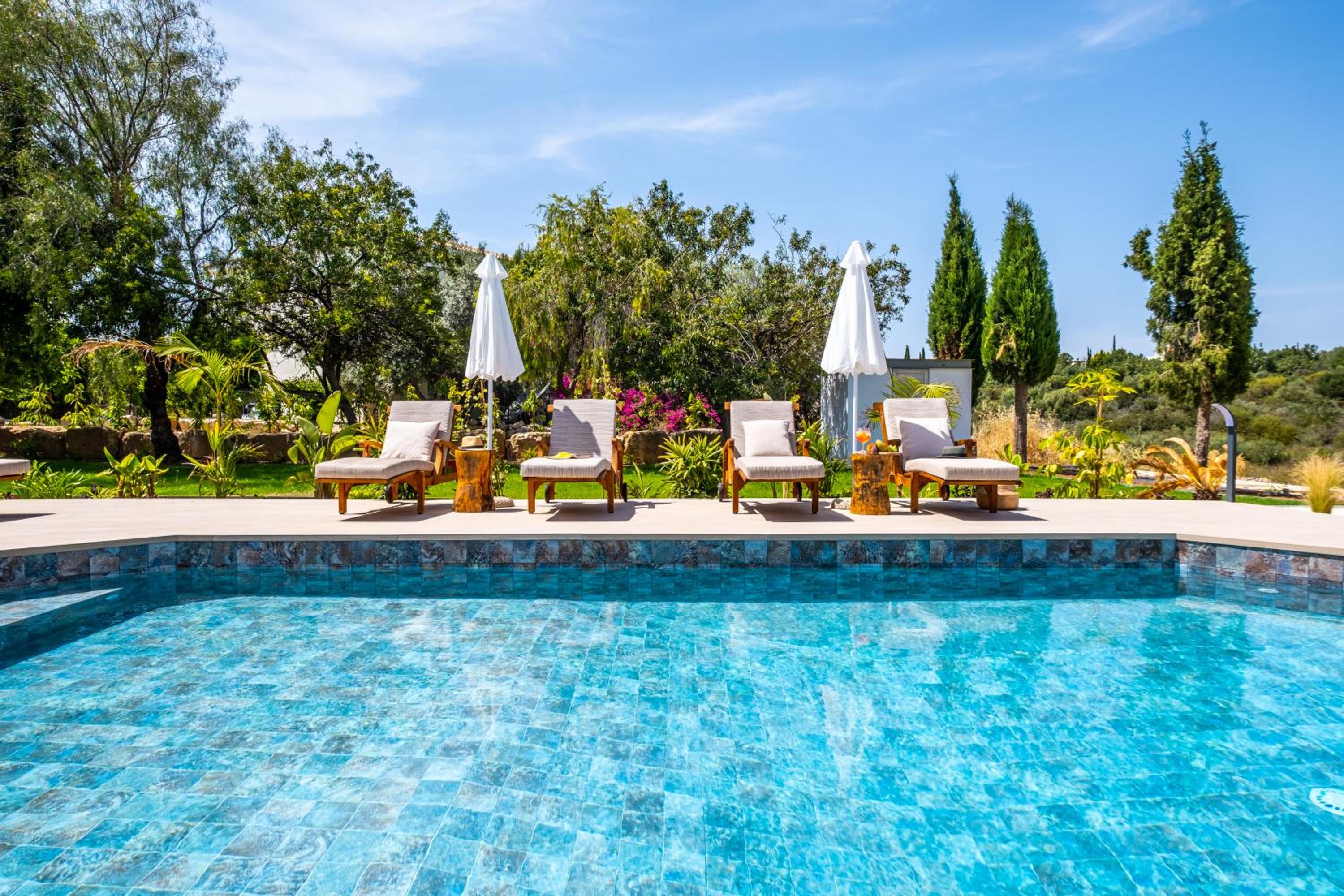 Sunny Paradise Luxury Villa & Hot Tub