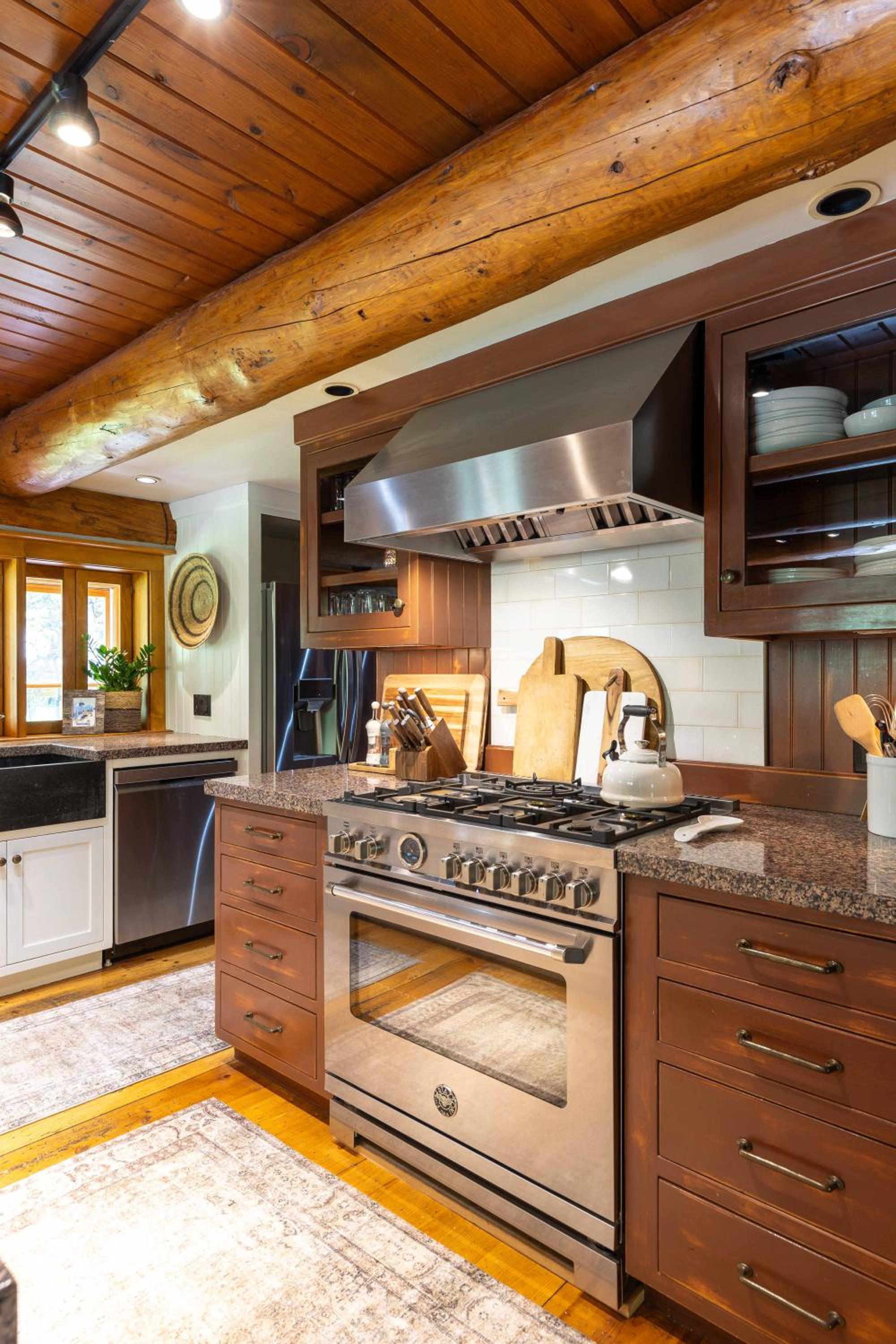 The Luxury Cabin at Comfort Circle view 3
