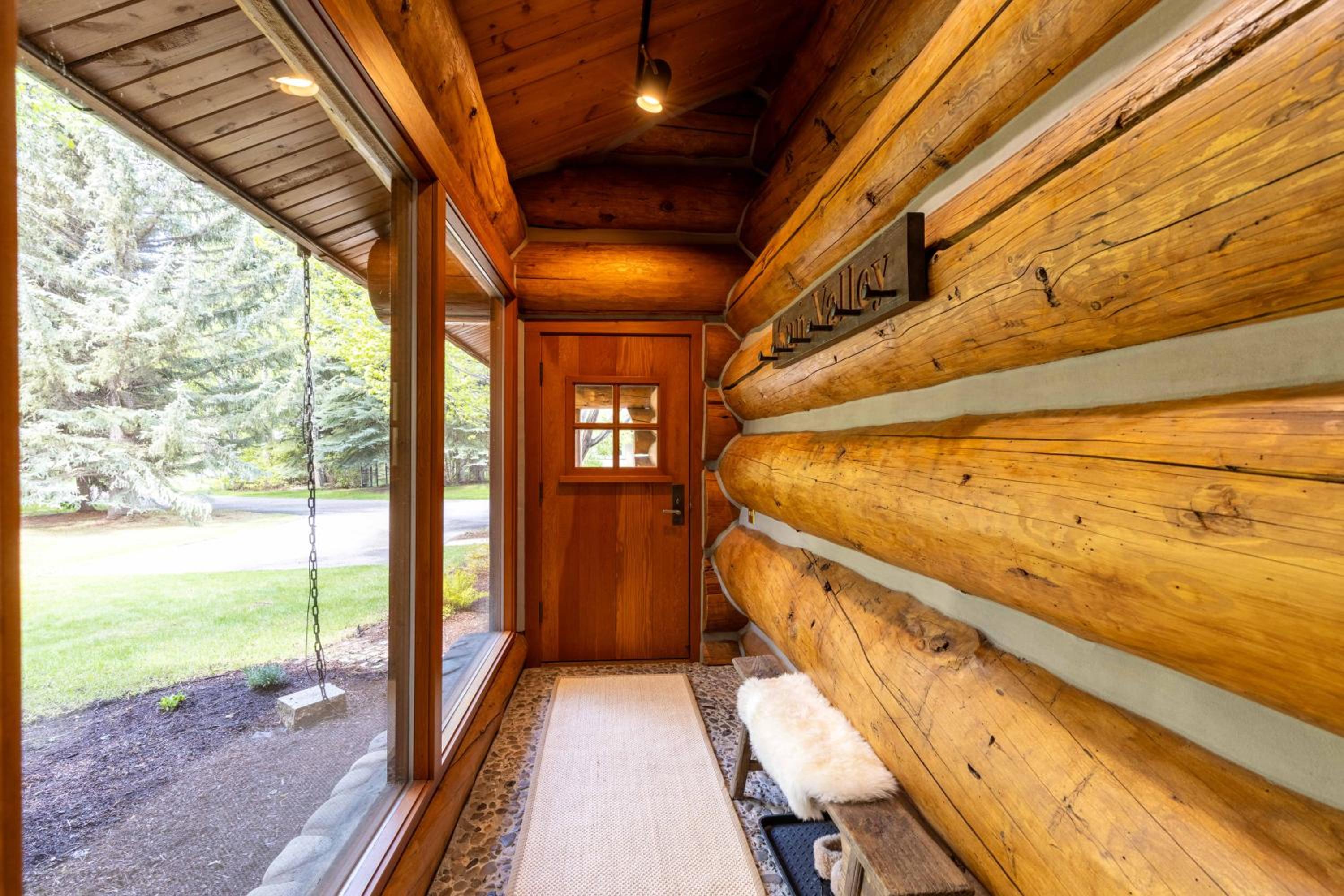 The Luxury Cabin at Comfort Circle view 5
