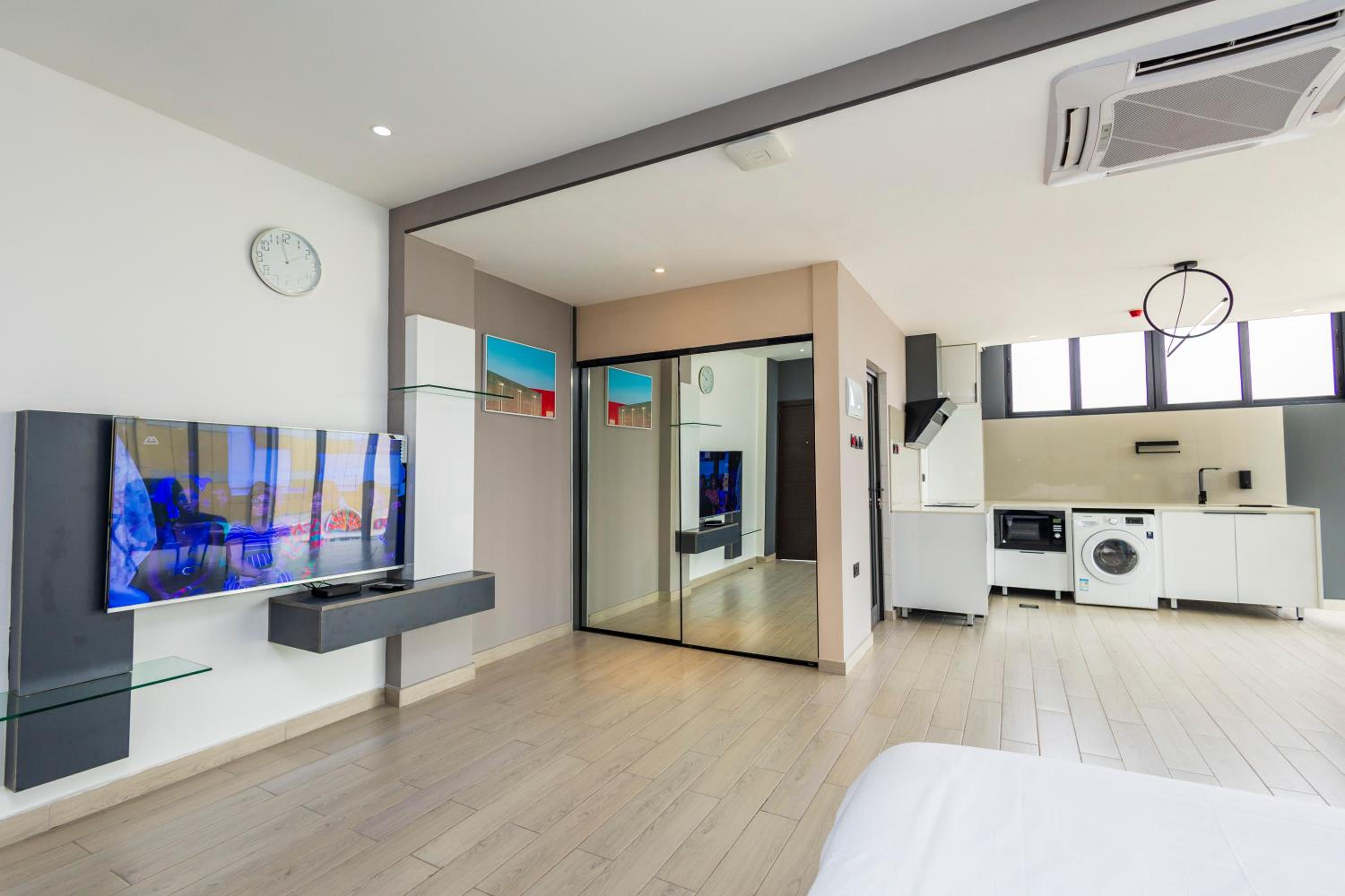 Bankable Roomzzz