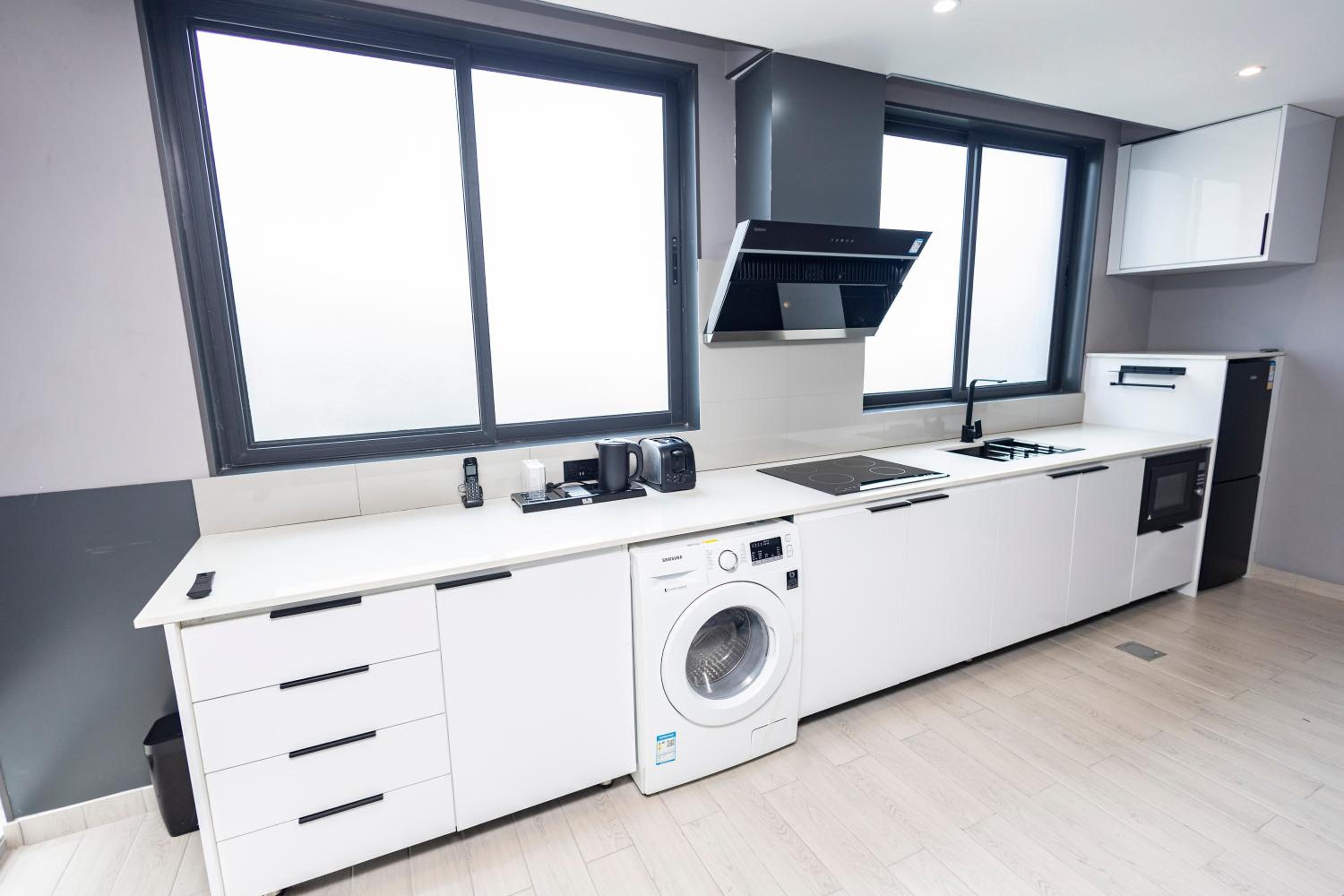 Bankable Roomzzz