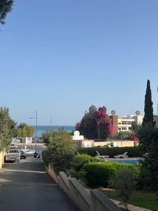 Seaview, 1 bedroom apt with a pool