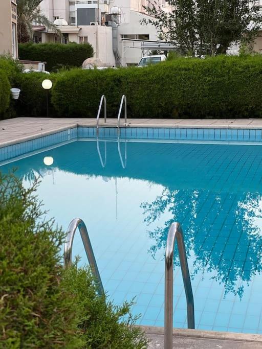 Seaview, 1 bedroom apt with a pool