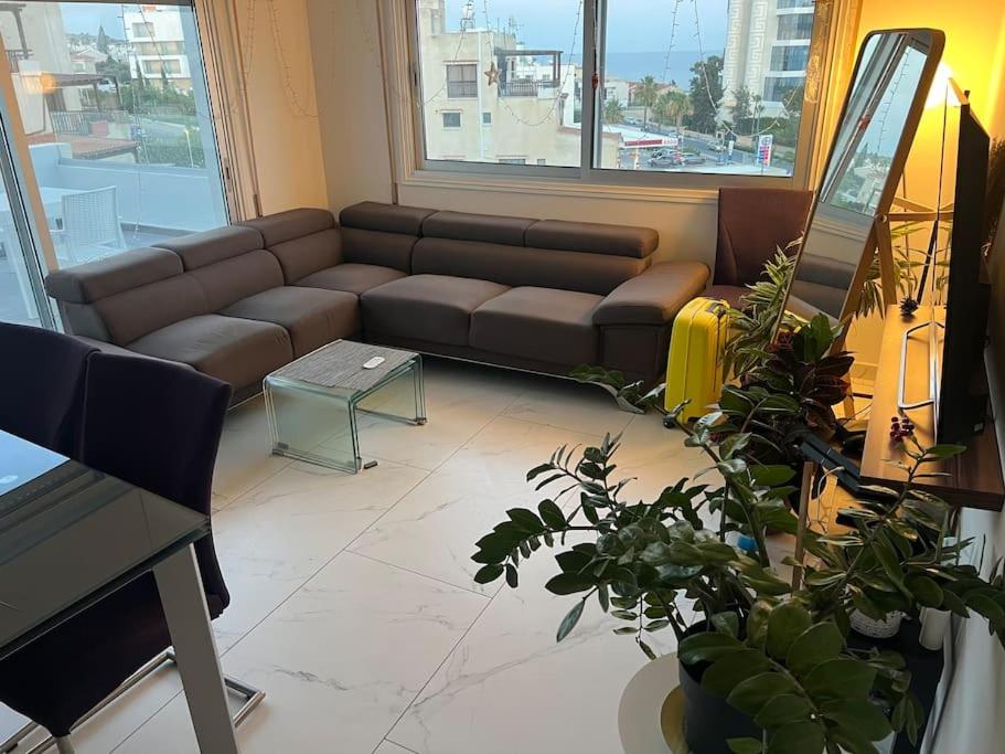 Seaview, 1 bedroom apt with a pool