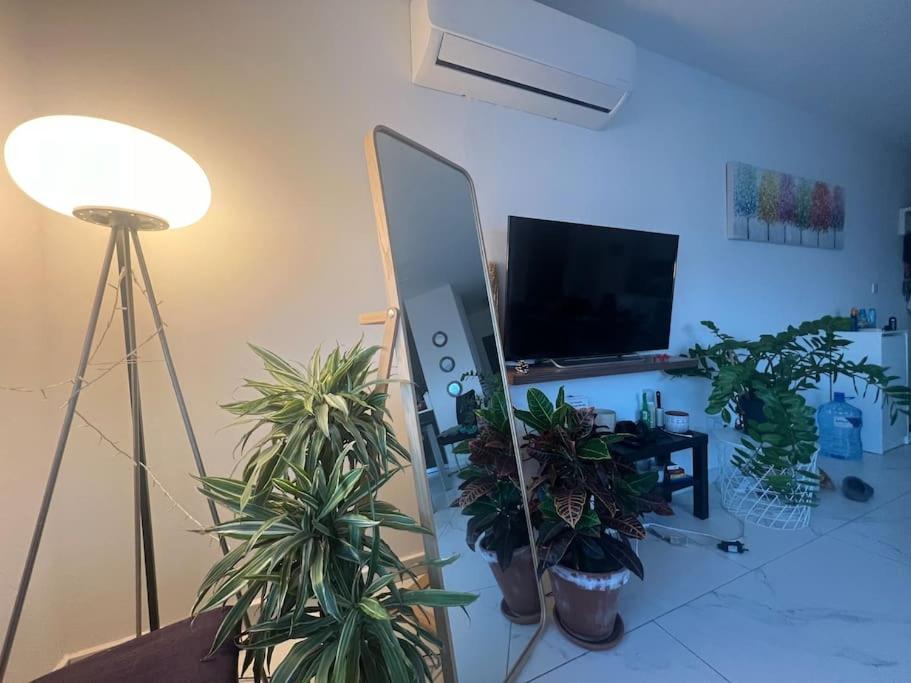 Seaview, 1 bedroom apt with a pool