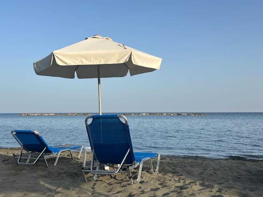 Seaview, 1 bedroom apt with a pool
