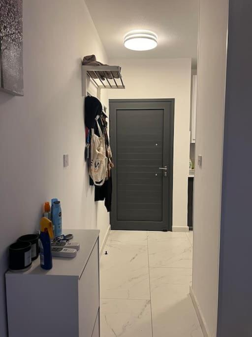 Seaview, 1 bedroom apt with a pool