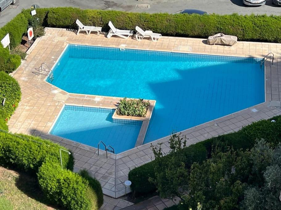 Seaview, 1 bedroom apt with a pool