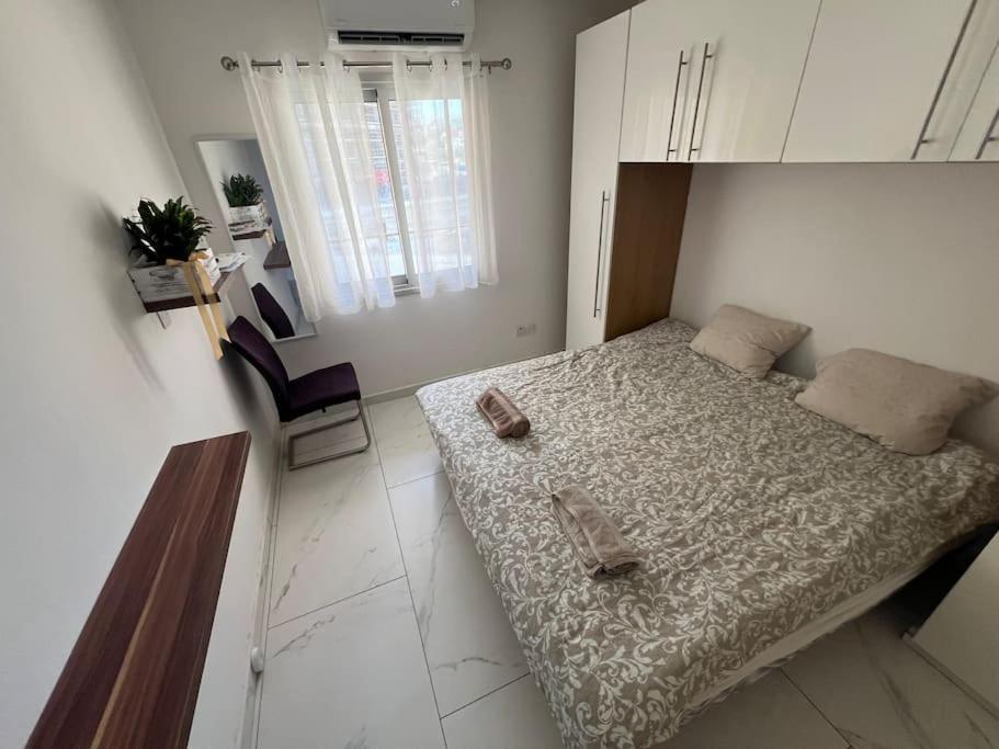 Seaview, 1 bedroom apt with a pool