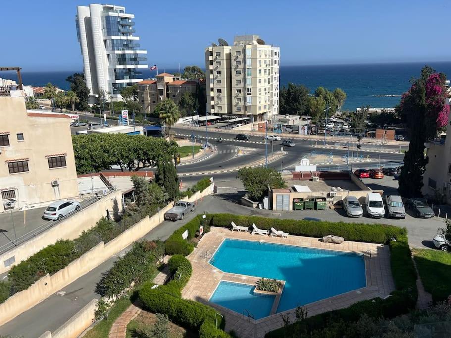 Seaview, 1 bedroom apt with a pool