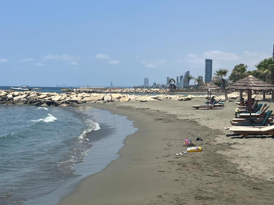 Seaview, 1 bedroom apt with a pool