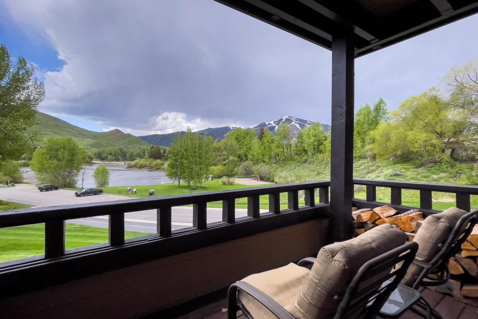 Spacious Wildflower Condo with Baldy Views view 3
