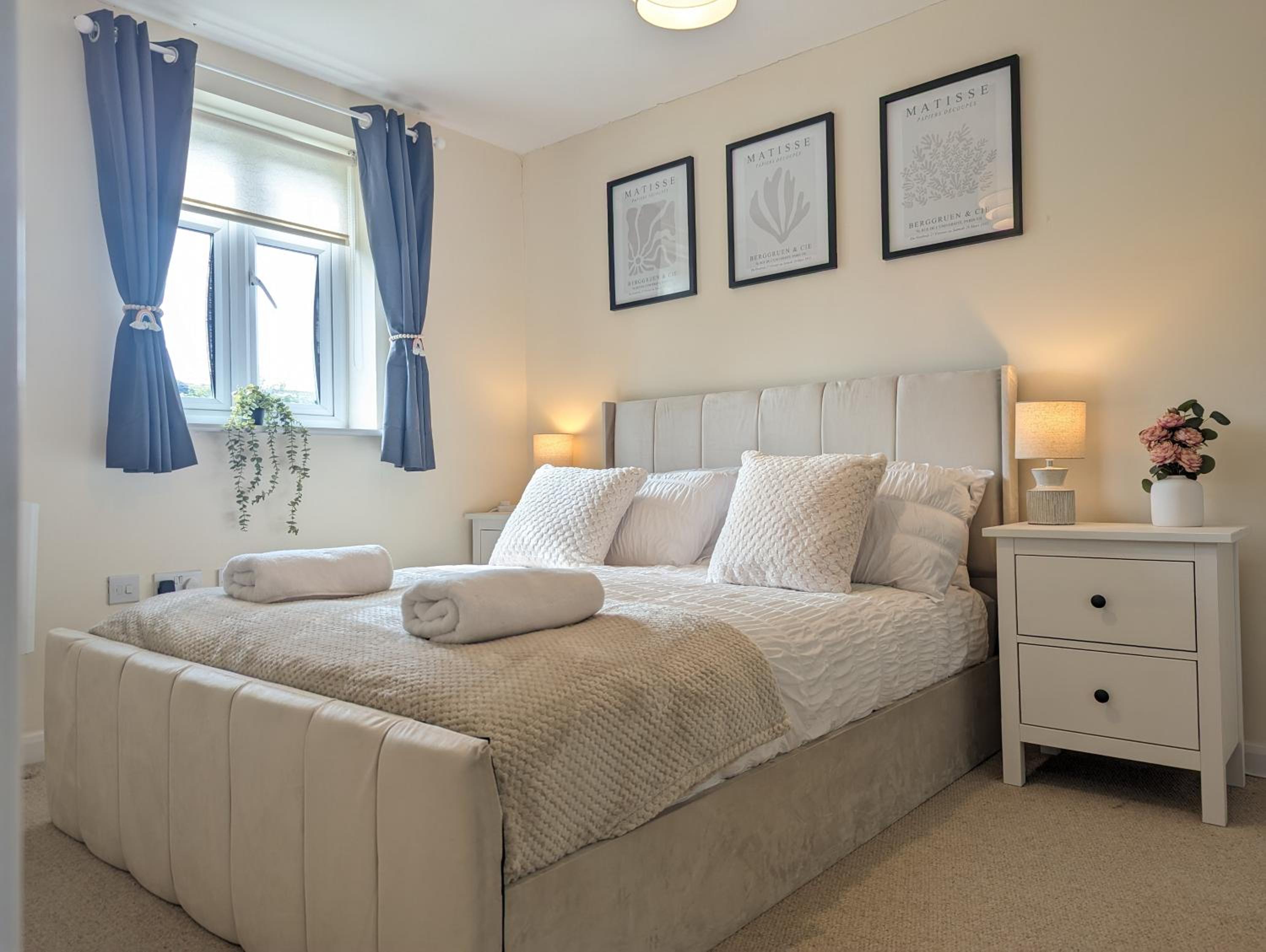 Liverpool Vacations - Large 4-bedrooms House Near Centre Free Parking - Property Image 2