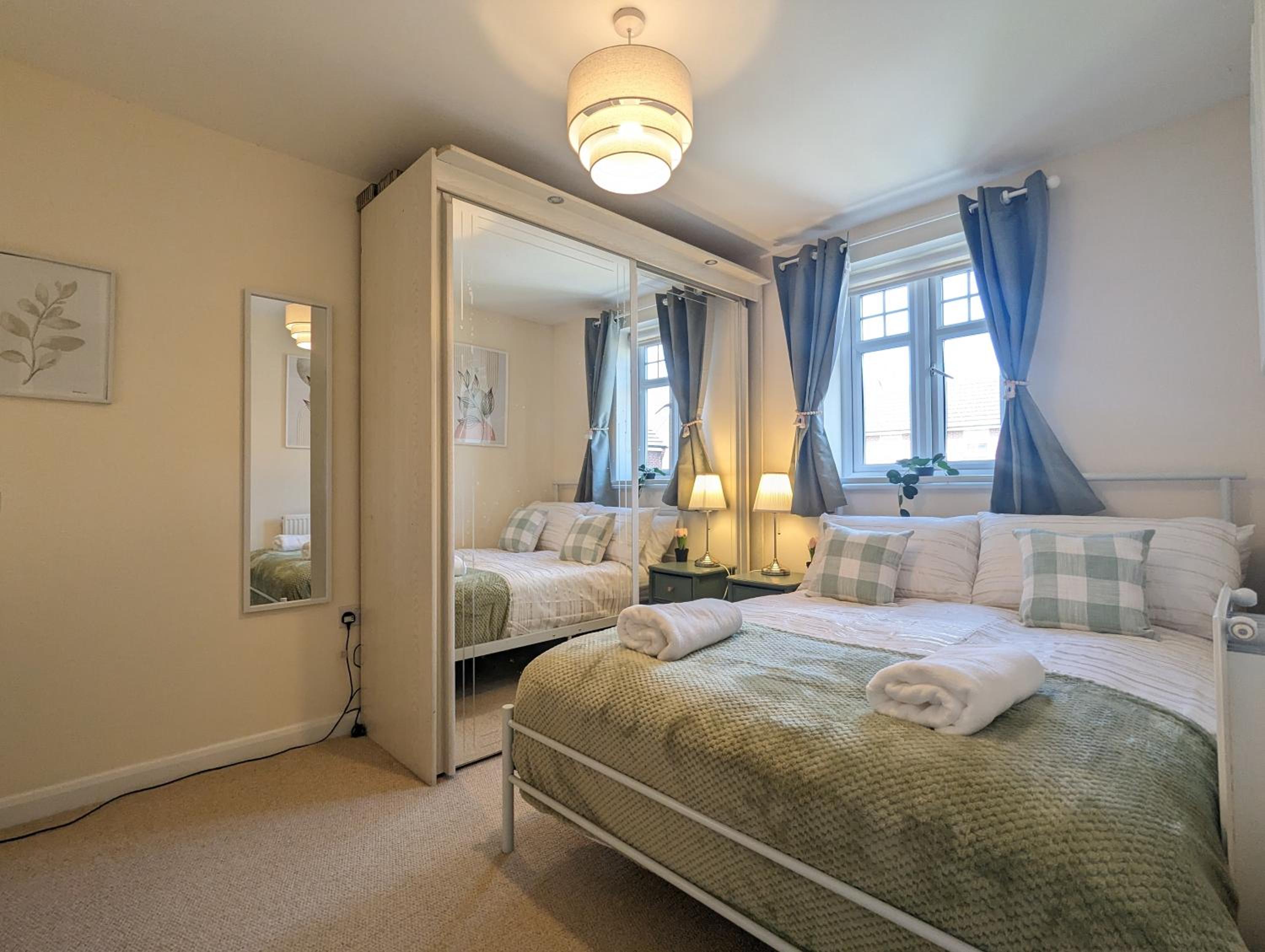 Liverpool Vacations - Large 4-bedrooms House Near Centre Free Parking - Property Image 5