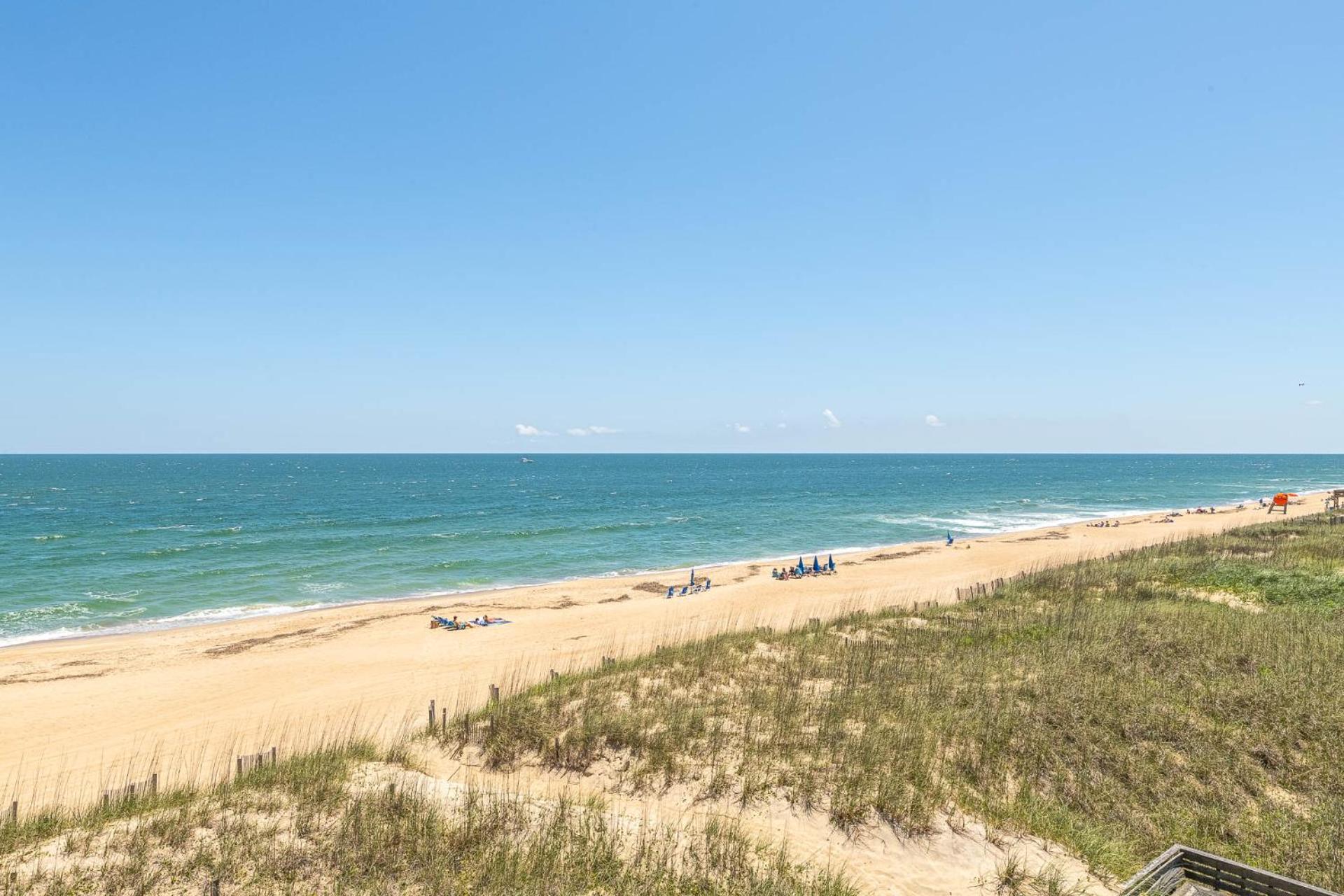 Ocean Song - 2 Bedroom Oceanfront Penthouse Condo in Kill Devil Hills, Spacious Layout