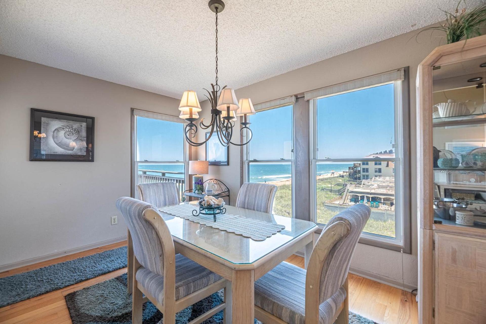Ocean Song - 2 Bedroom Oceanfront Penthouse Condo in Kill Devil Hills, Spacious Layout
