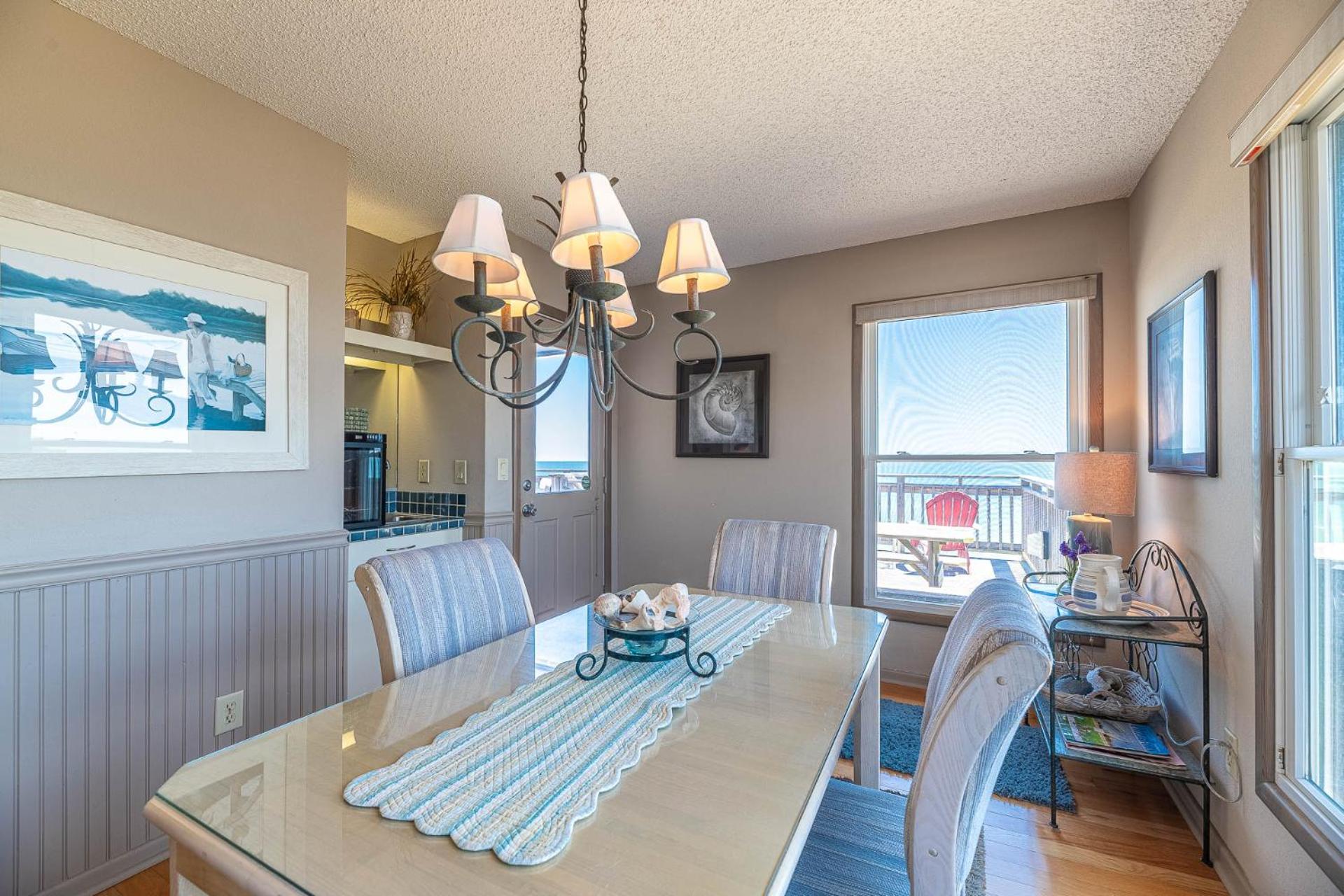 Ocean Song - 2 Bedroom Oceanfront Penthouse Condo in Kill Devil Hills, Spacious Layout