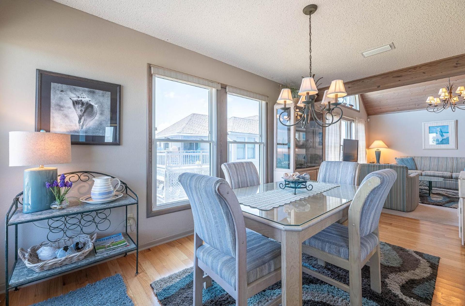 Ocean Song - 2 Bedroom Oceanfront Penthouse Condo in Kill Devil Hills, Spacious Layout