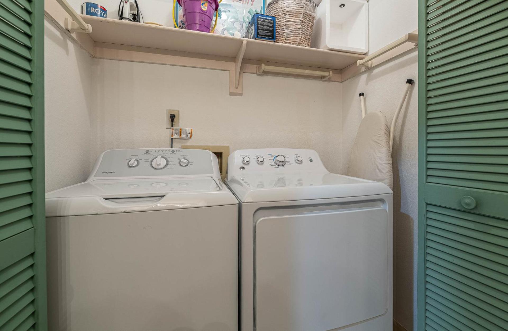 Ocean Song - 2 Bedroom Oceanfront Penthouse Condo in Kill Devil Hills, Spacious Layout