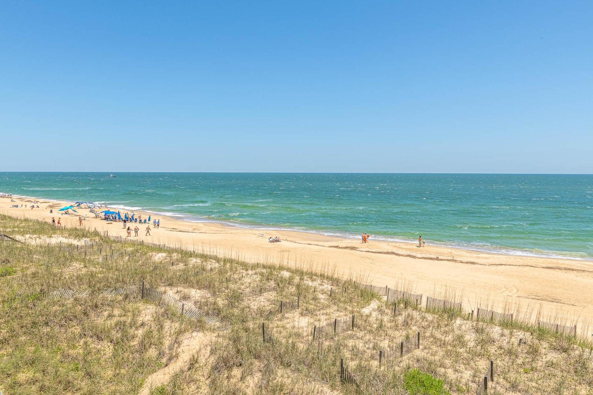 Ocean Song - 2 Bedroom Oceanfront Penthouse Condo in Kill Devil Hills, Spacious Layout