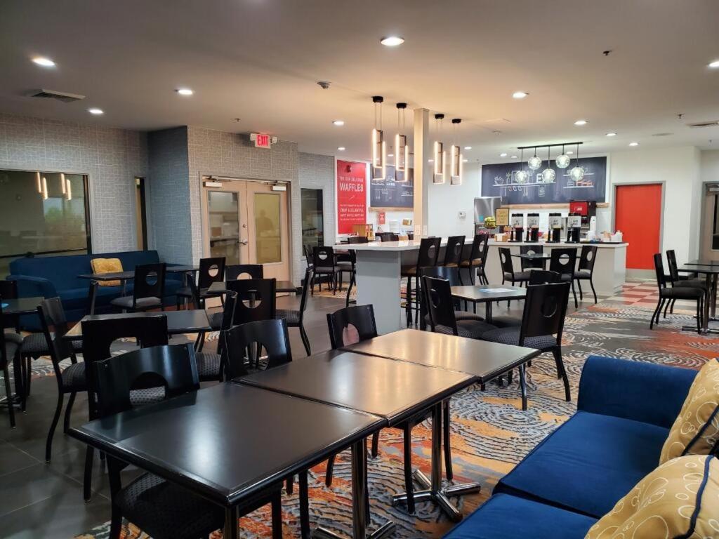 Hampton Inn Olathe - Property Image 44
