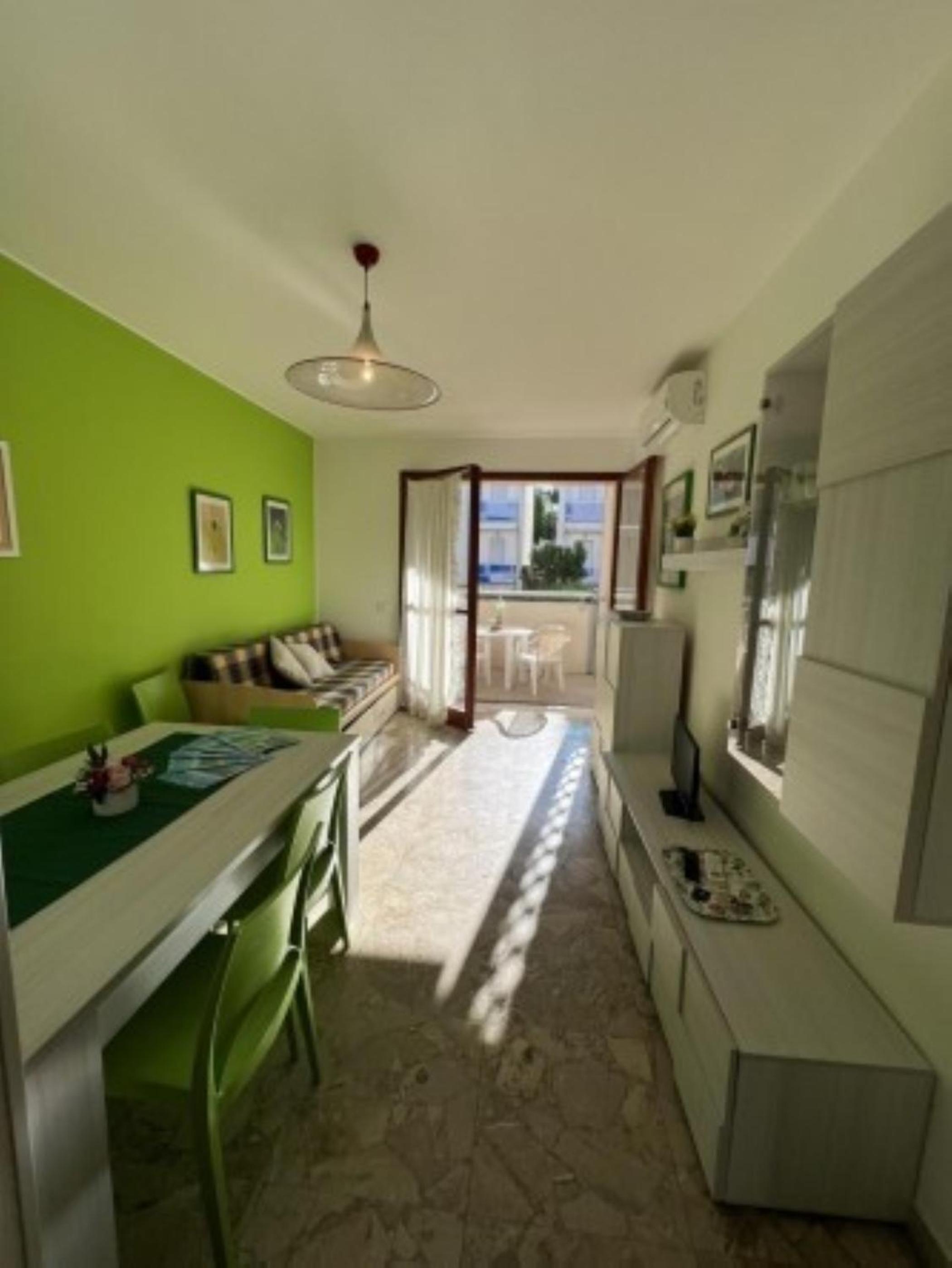 Flat with shared barbecue view 2