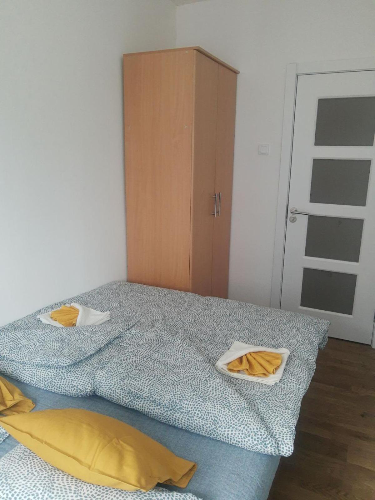 Tesla Time MachiNS 2bedrooms & Living Room view 3