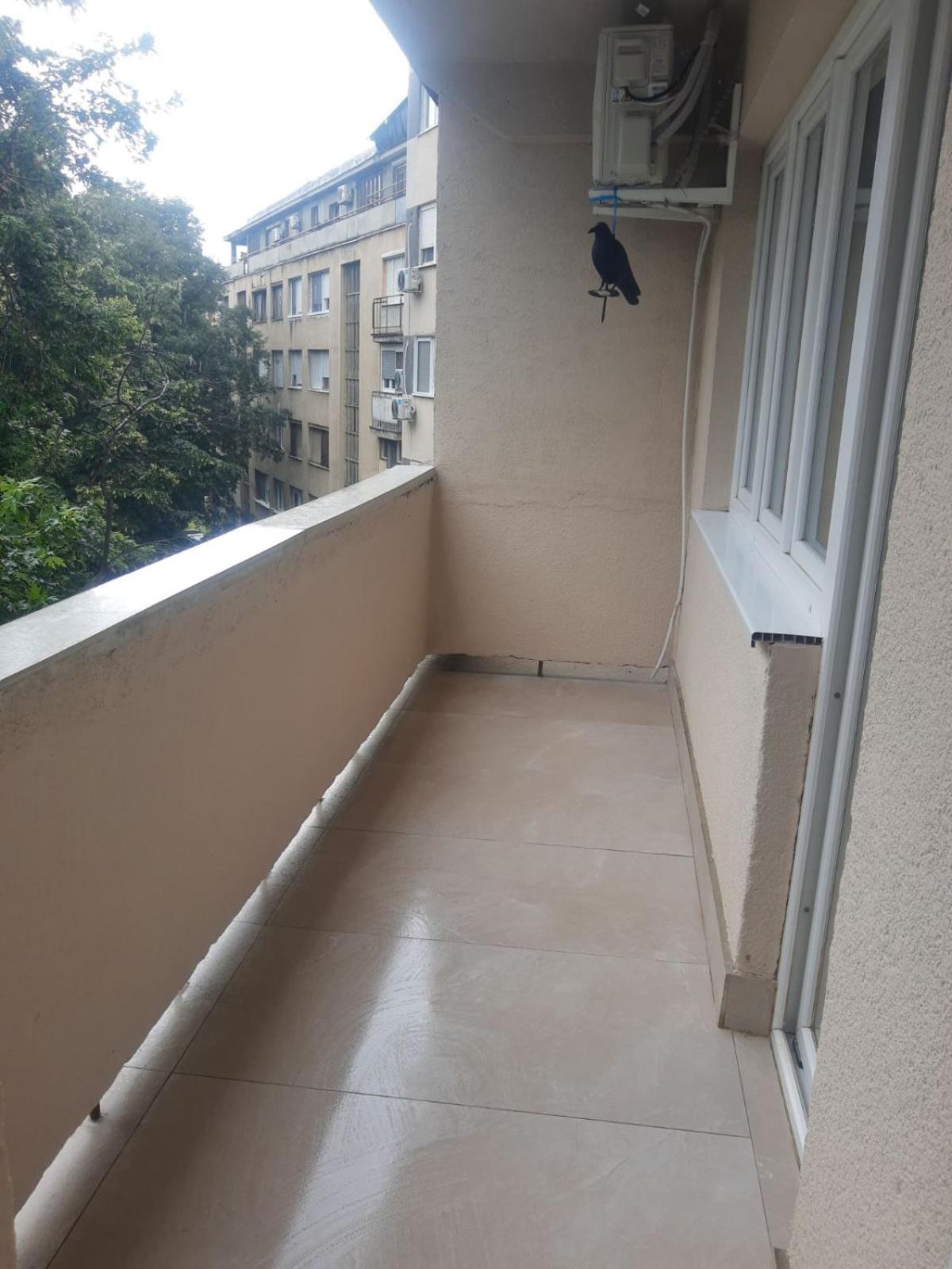 Tesla Time MachiNS 2bedrooms & Living Room view 5