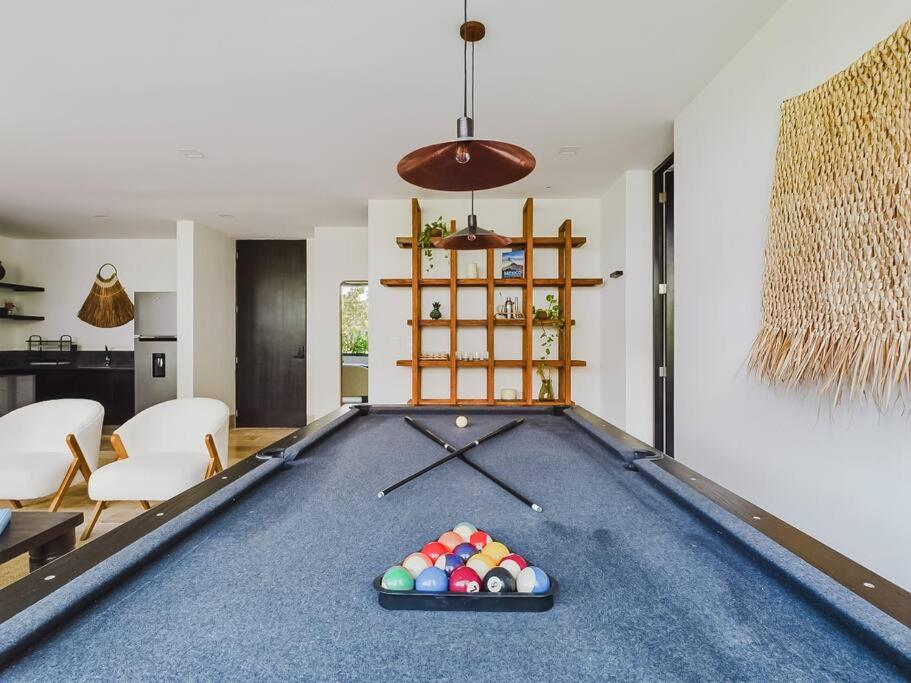 Omara 306 Luxe 2 Bdr Apartment PoolTable great Pool view 2