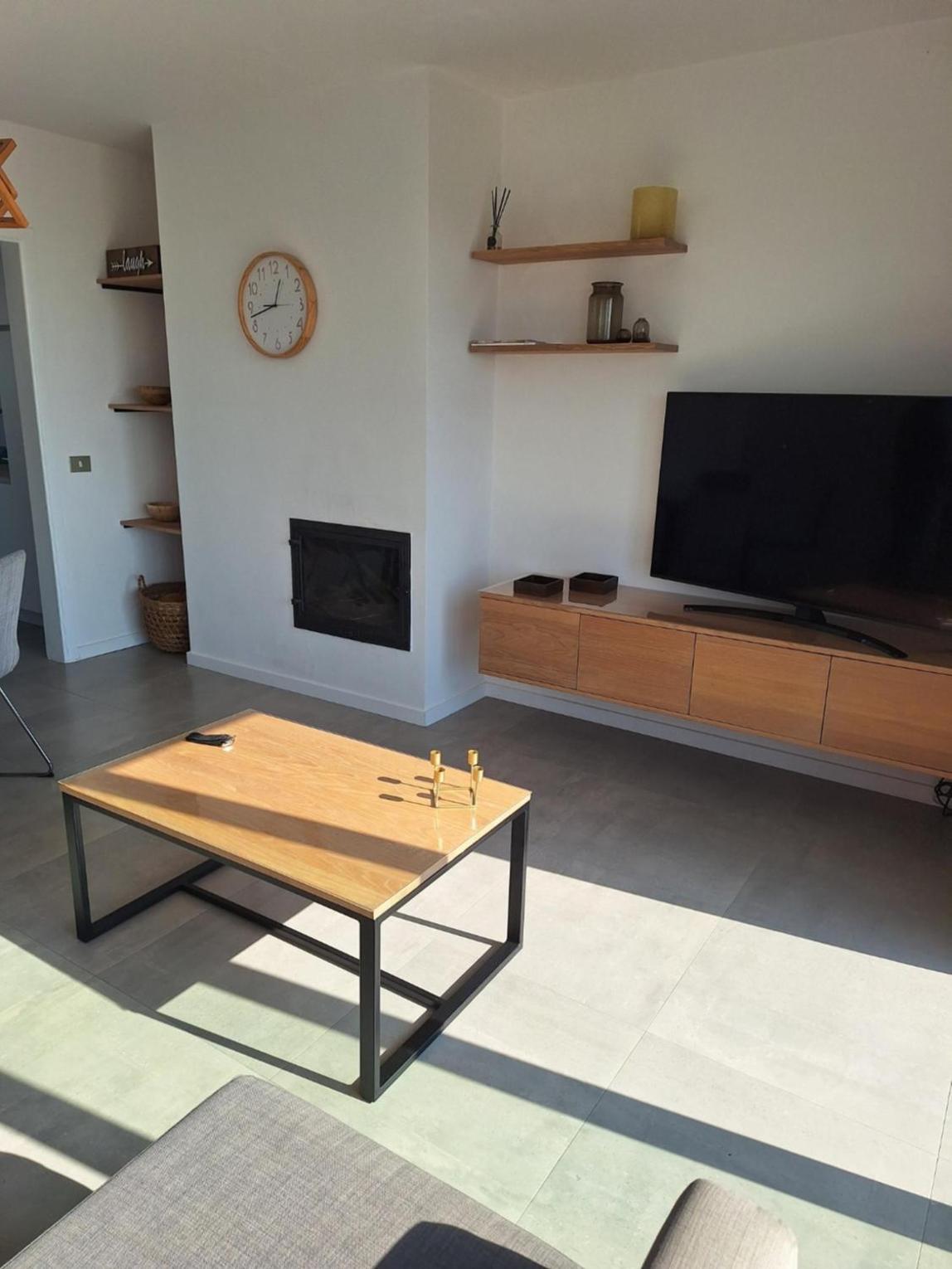 zonnig vernieuwd penthouse dicht bij het strand