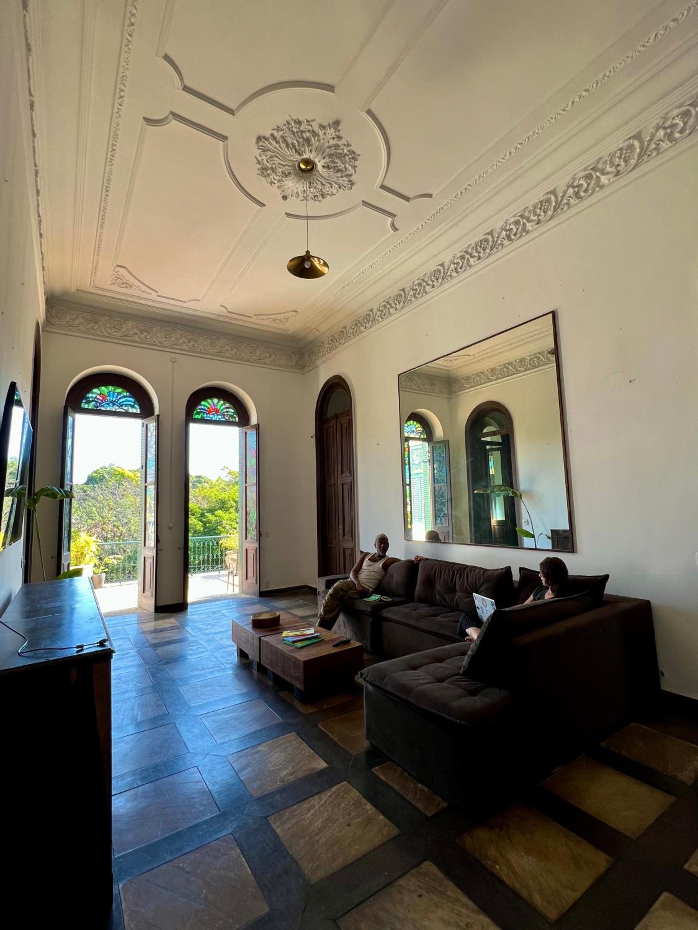 Castelo dos Tucanos Host