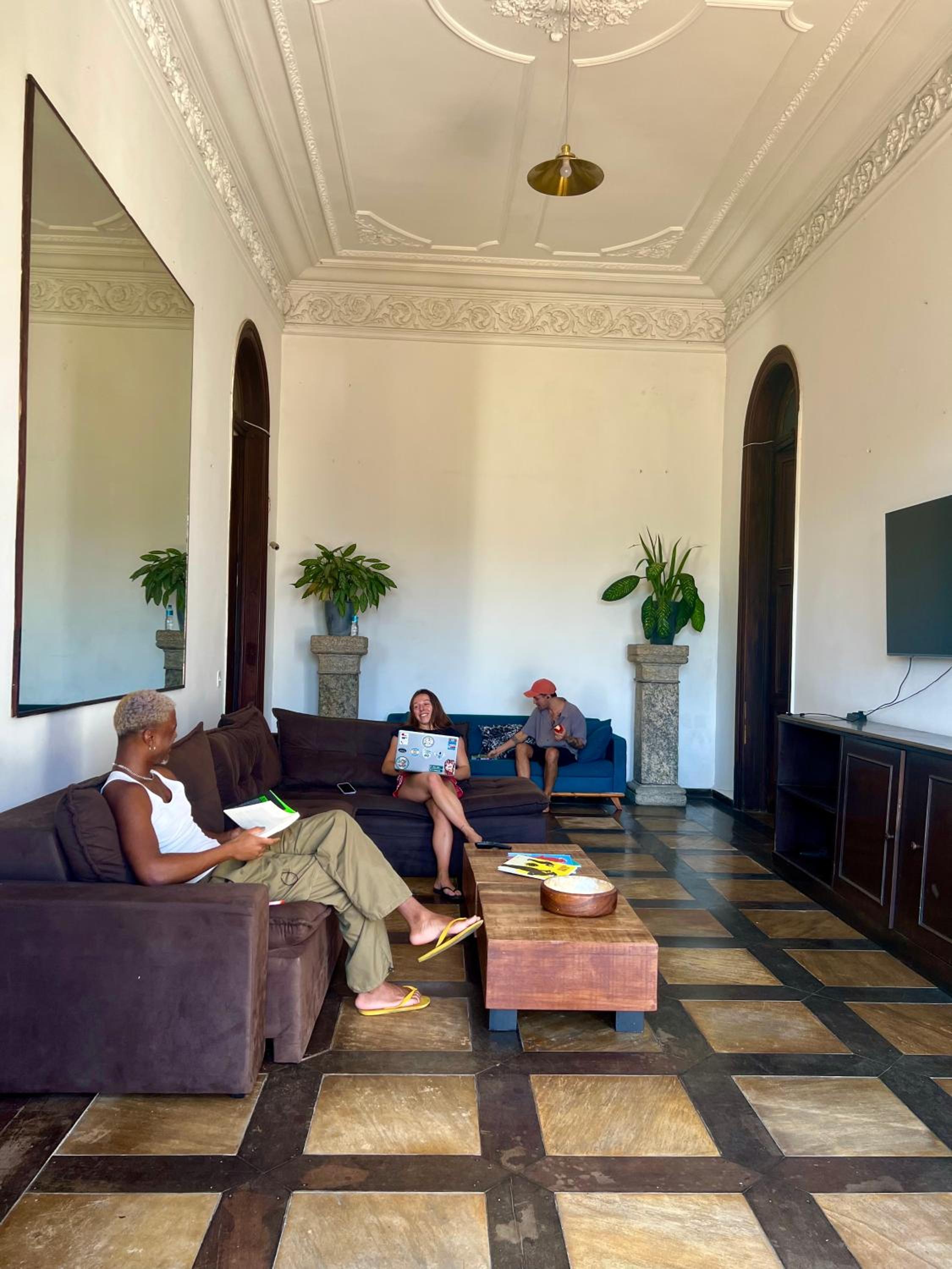 Castelo dos Tucanos Host