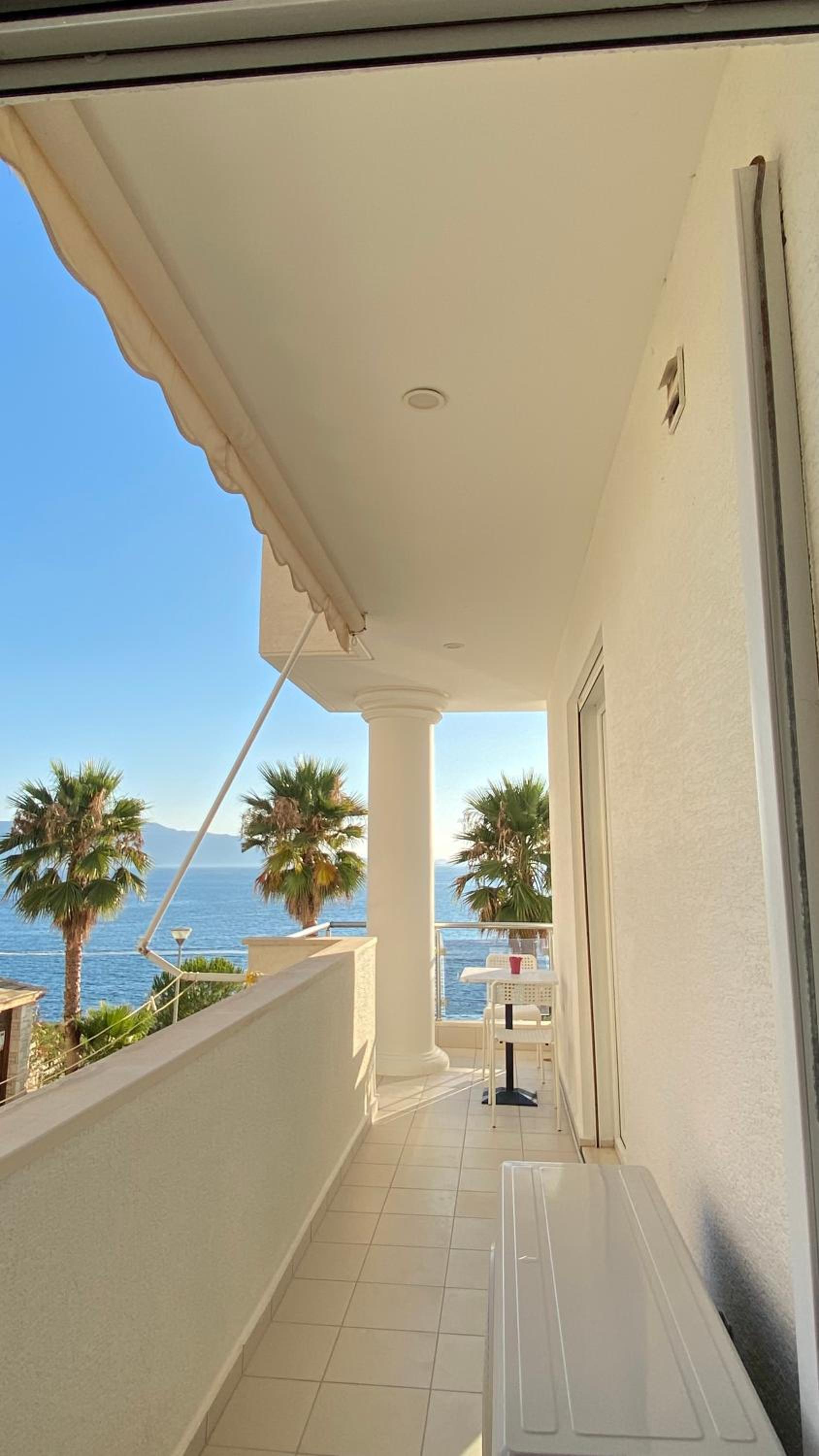 Loli Apartment Luxury white Residence
