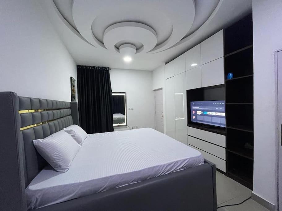 Deluxe Lakeview in Osapa London, Lekki