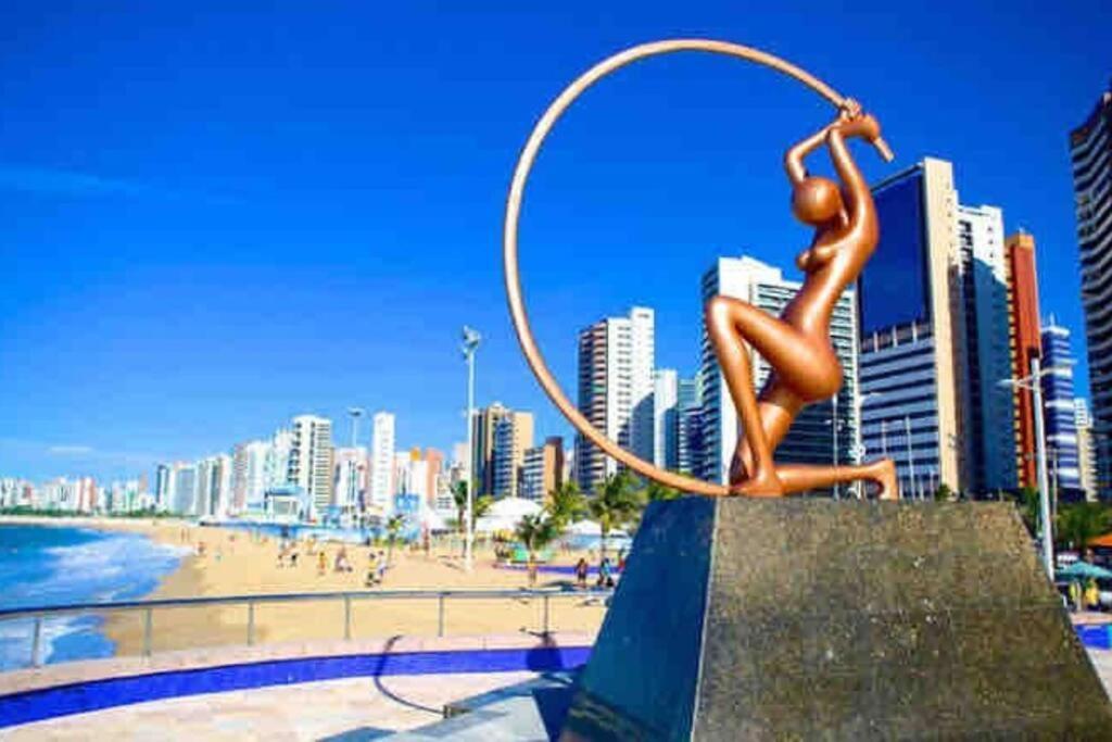 Apartamento com piscina no hooftop, 48m2 - Praia da Iracema- Fortaleza
