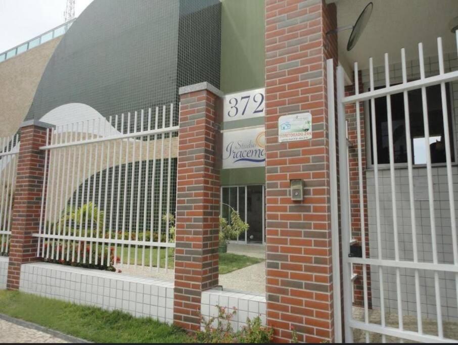 Apartamento com piscina no hooftop, 48m2 - Praia da Iracema- Fortaleza