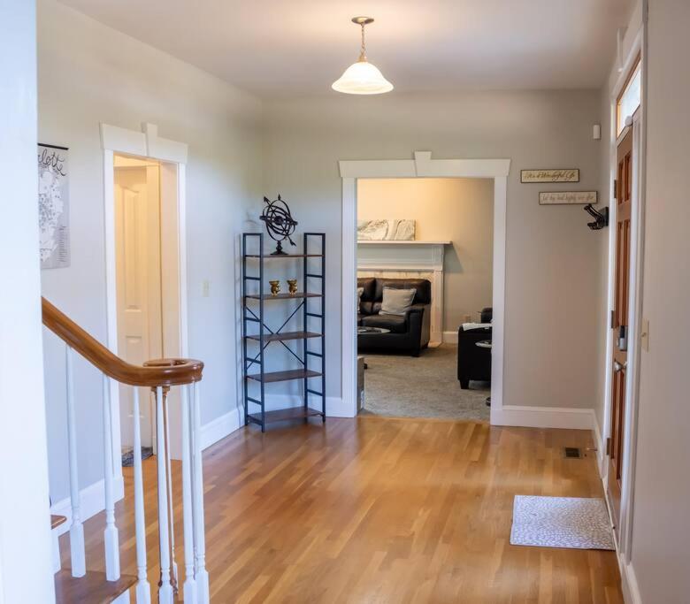 Charlotte Vacations - Spacious and Stylish house - Property Image 1