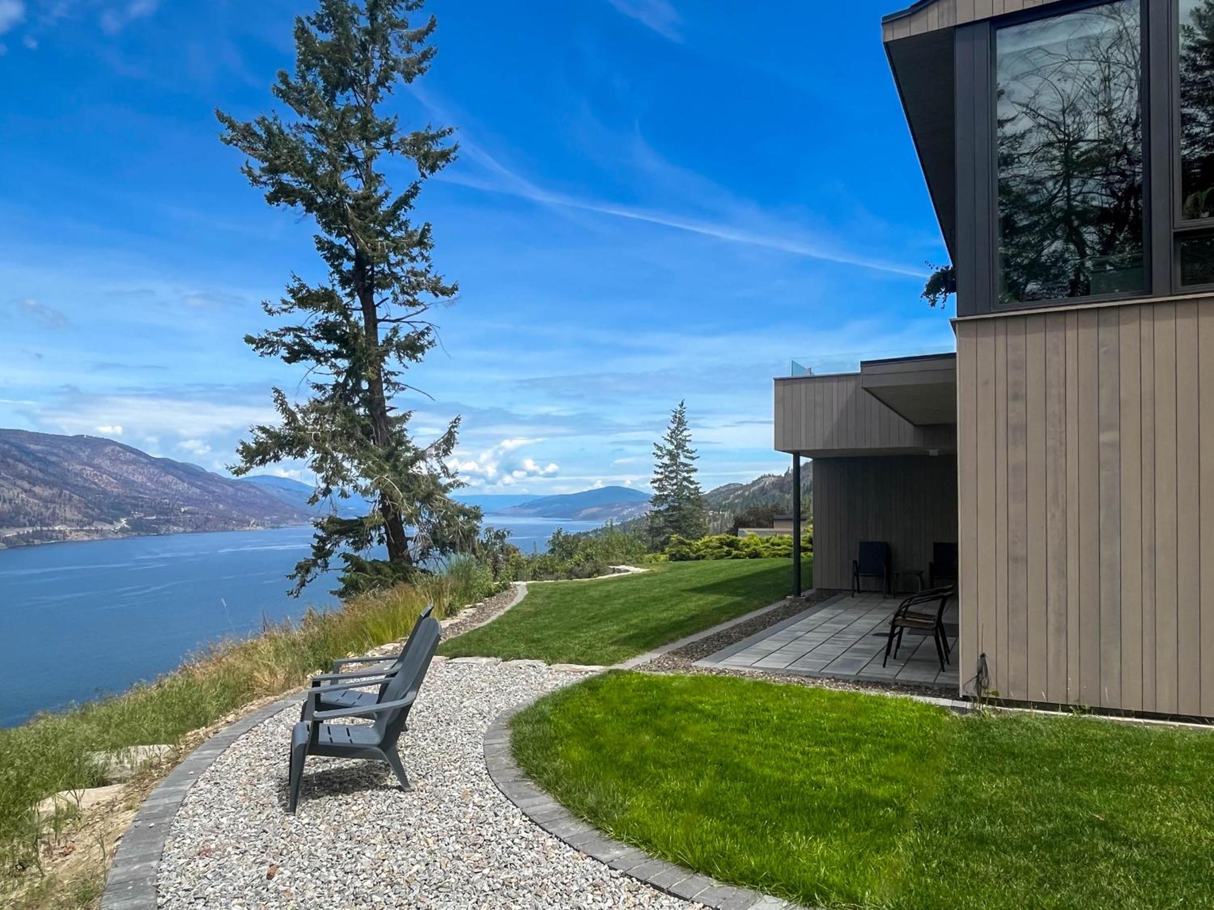 Kelowfornia Lakeview Retreat