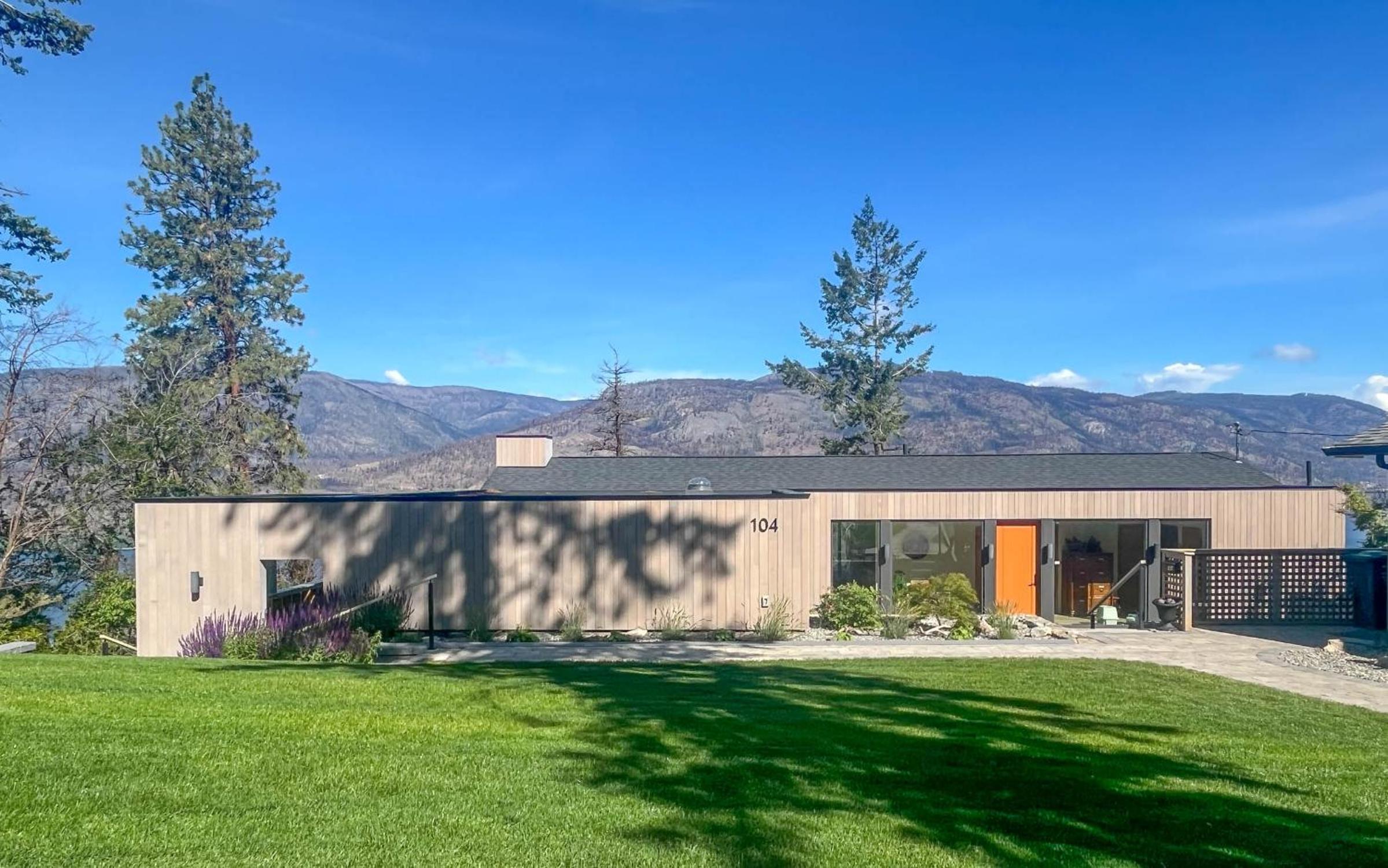 Kelowfornia Lakeview Retreat