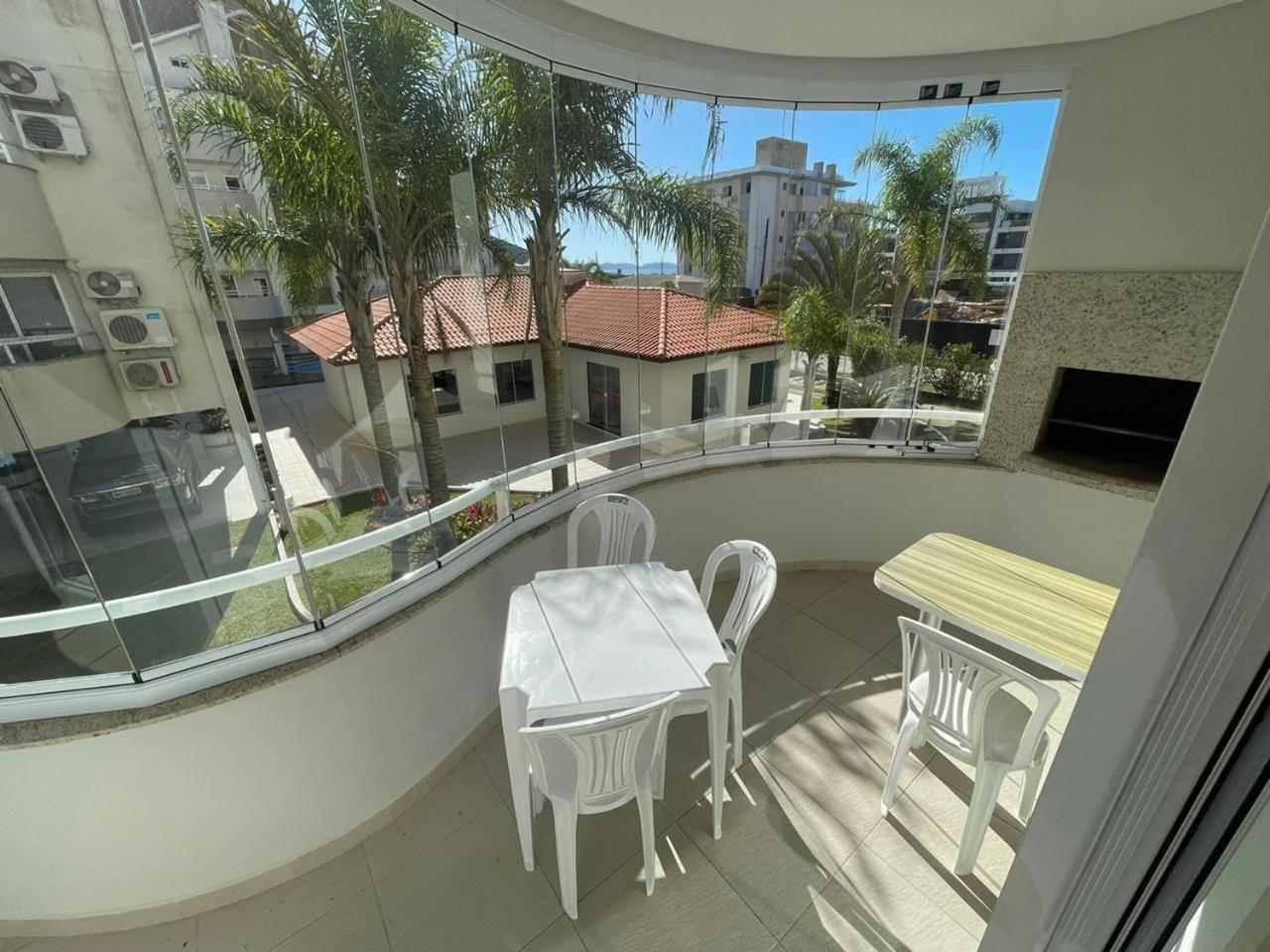 Cód 78 - Belo apartamento à 80m do mar