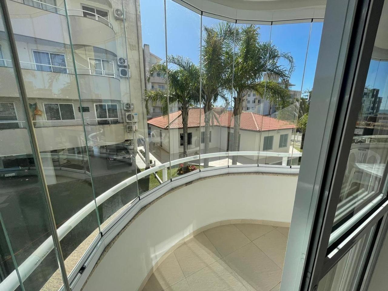 Cód 78 - Belo apartamento à 80m do mar