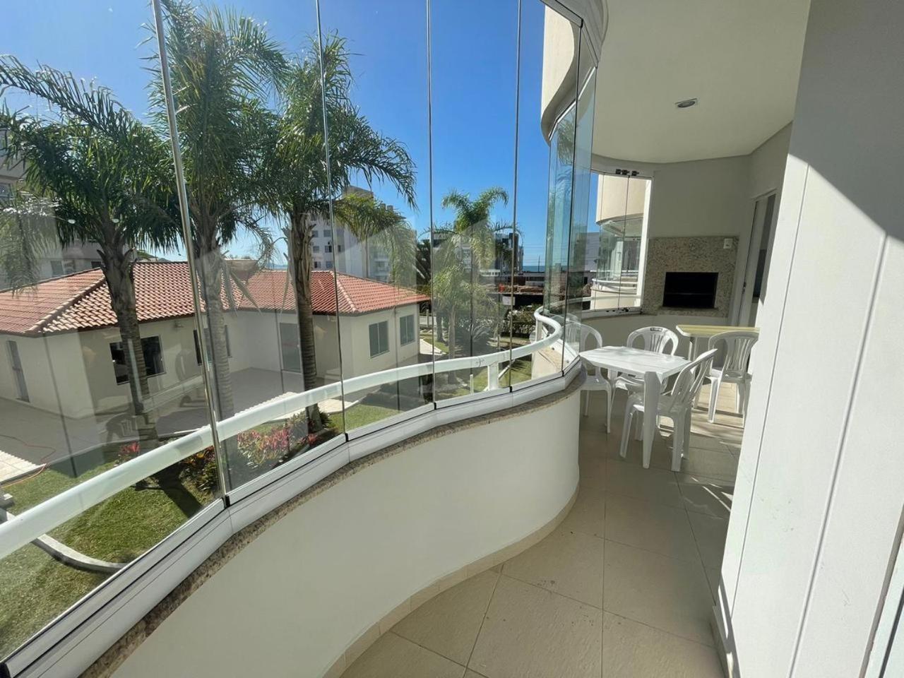 Cód 78 - Belo apartamento à 80m do mar