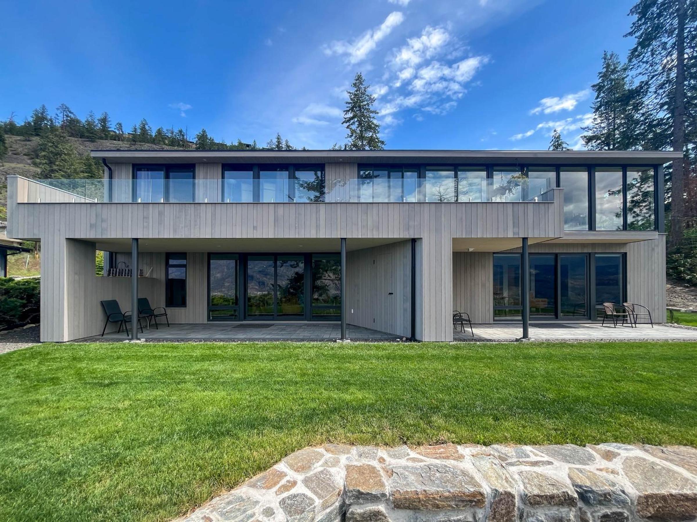 Kelowfornia Lakeview Retreat