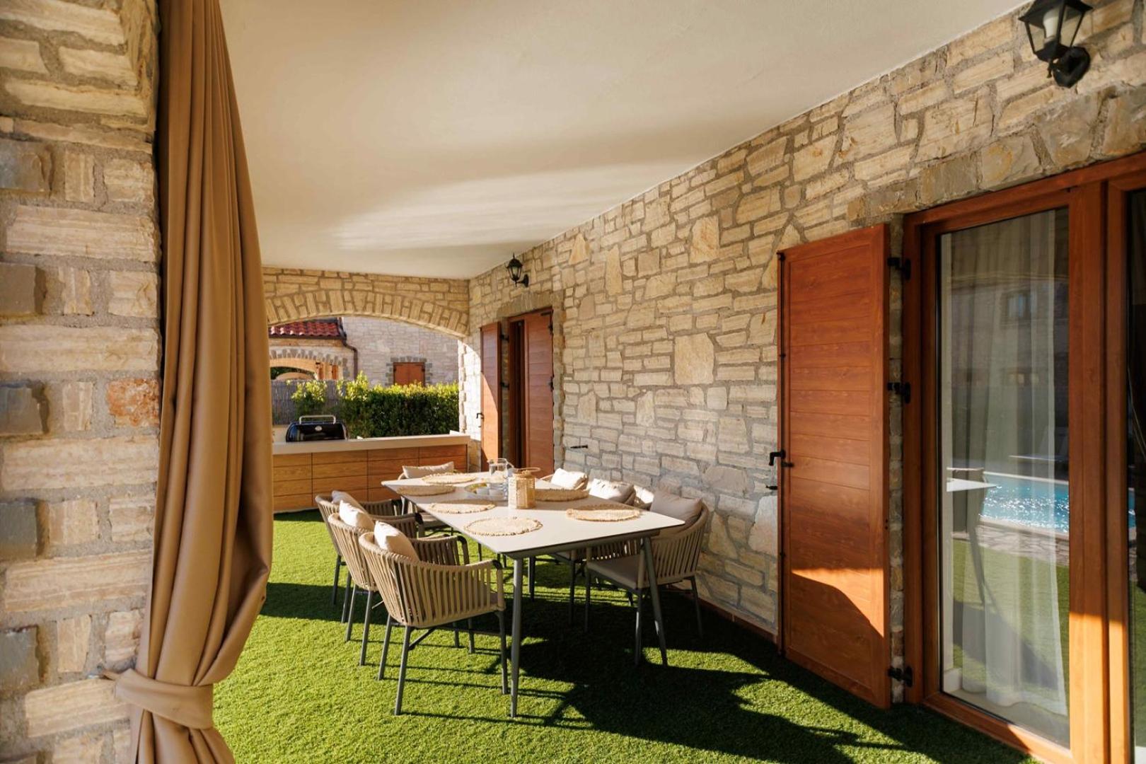 Villa del Lago with heated pool view 5