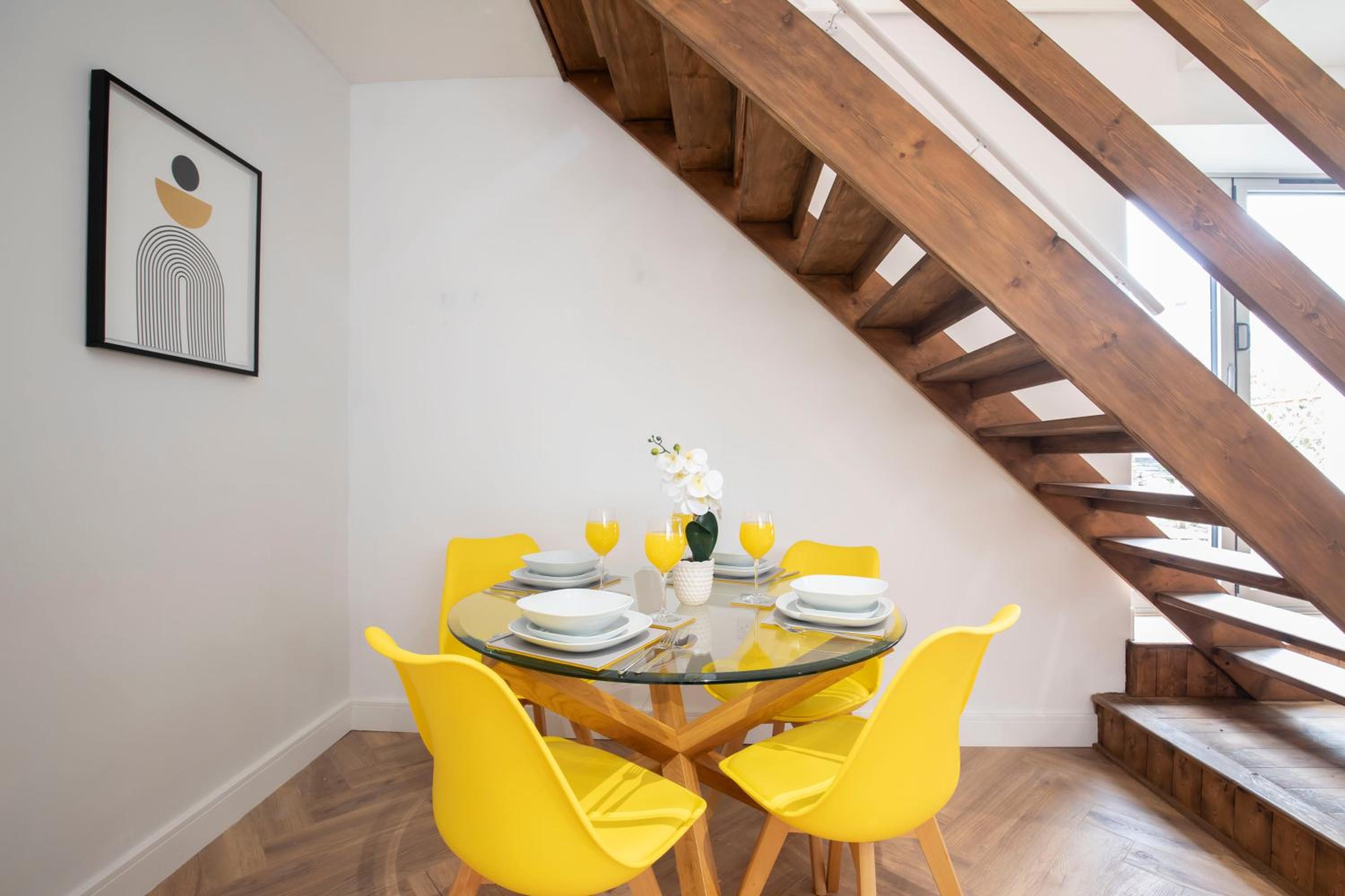 Stunning and Contemporary 2 Bed Home in Lansdown