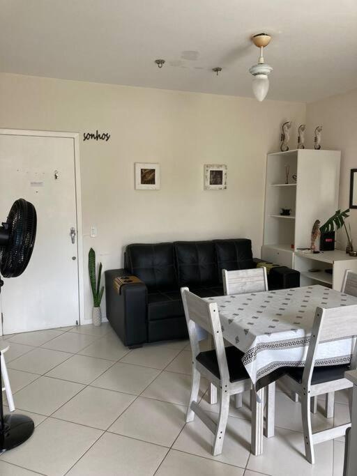 Apartamento de 2 quartos na frente da praia de Canajurê